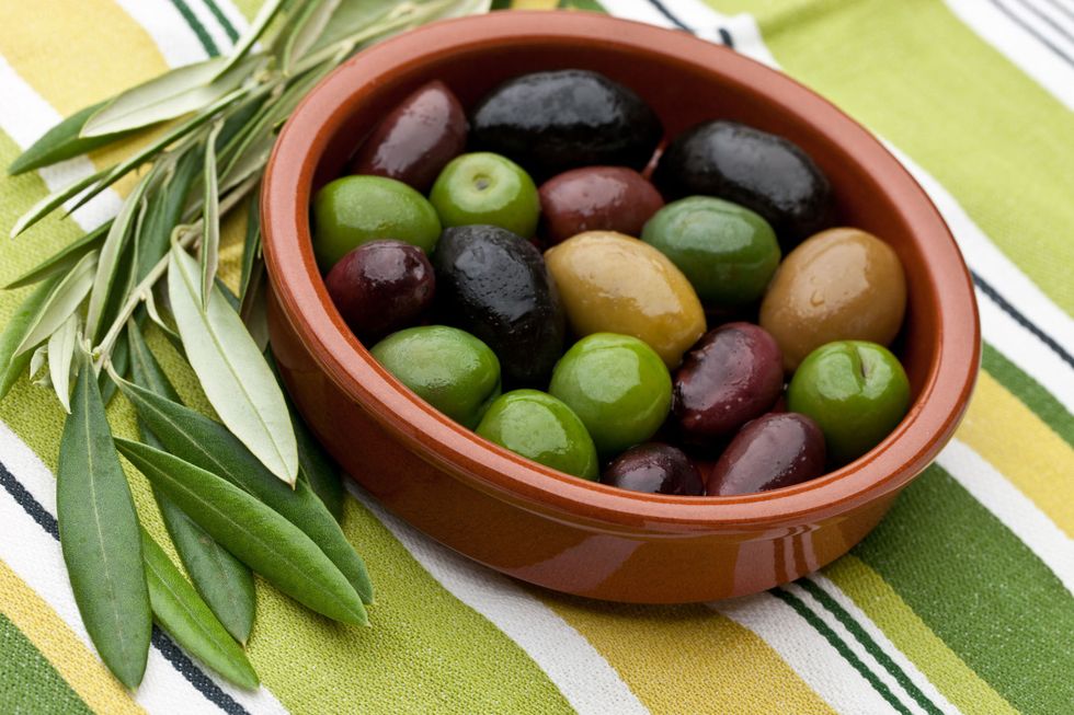 Are Olives Good for You? 9 Health Benefits of Olives & Olive Oil