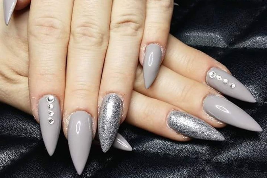 stiletto nails black designs