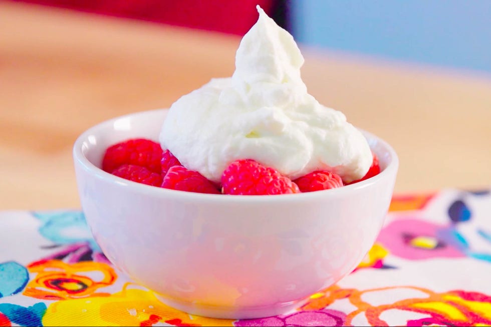 Food, Cuisine, Frozen yogurt, Frozen dessert, Whipped cream, Dessert, Sundae, Cream, Ice cream, Dish, 