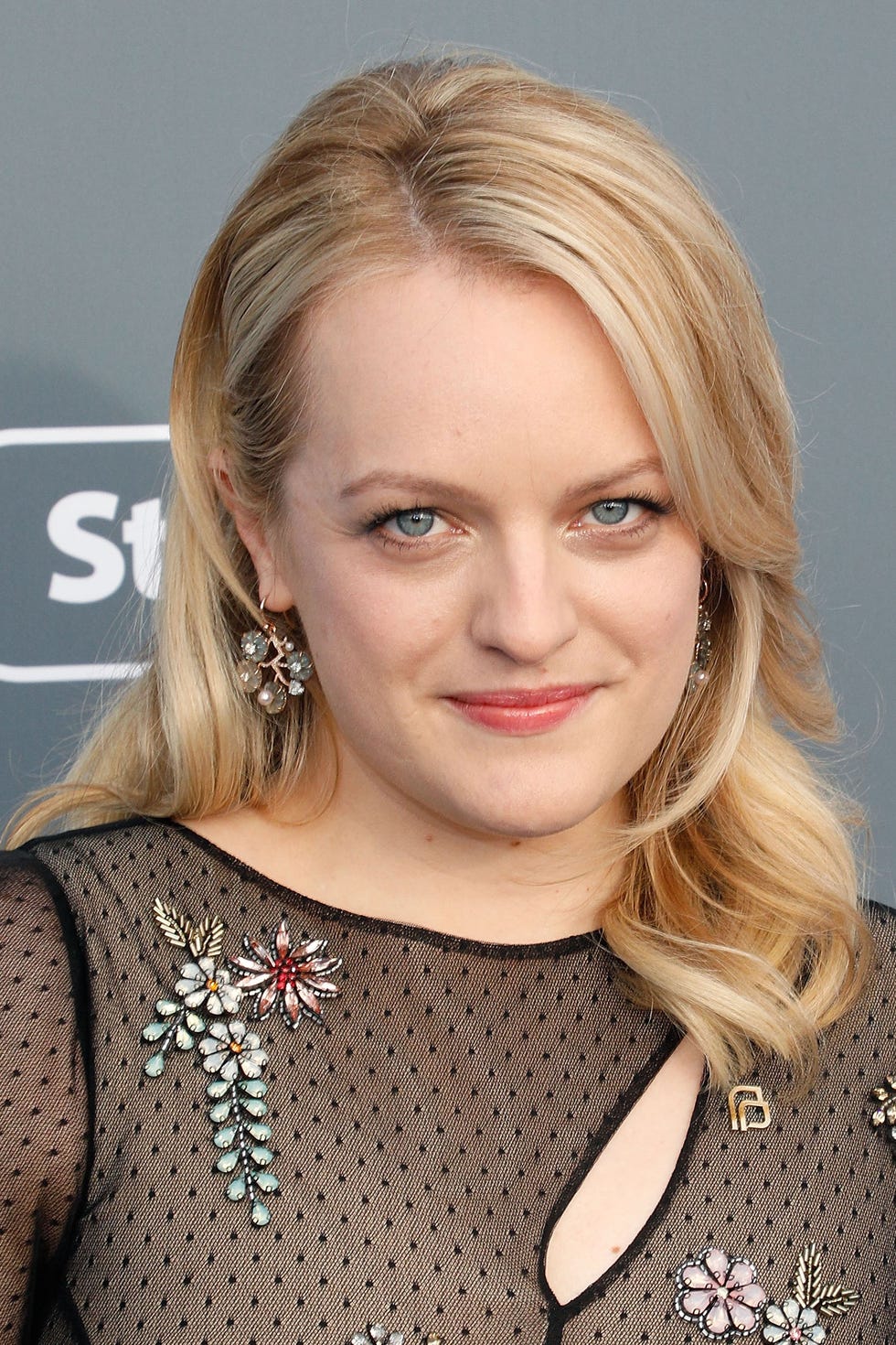 Elizabeth Moss - Cute Blonde Hair Color Ideas