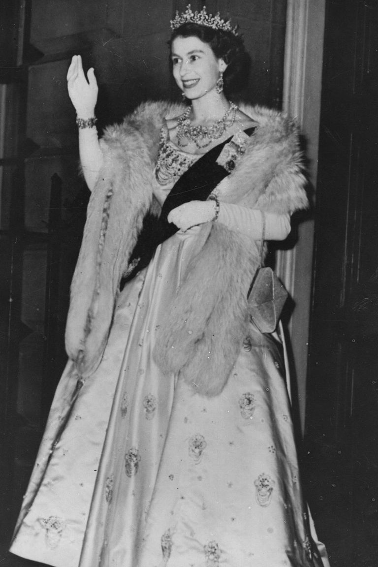 Queen Elizabeth II Fashion Pictures Over Time - Photos of Young Queen ...