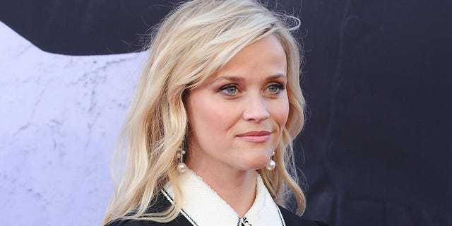 Hair, Face, Blond, Hairstyle, Lip, Eyebrow, Chin, Beauty, Nose, Layered hair, 