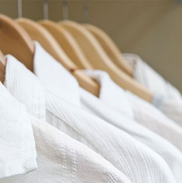 how to bleach clothes