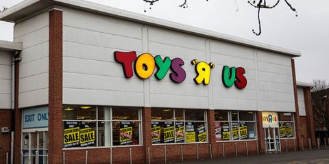 when is toys r us closing