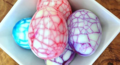 how to make crackled easter eggs  easter egg dyeing ideas
