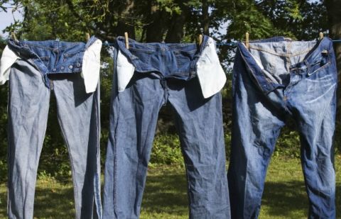 washing dark jeans