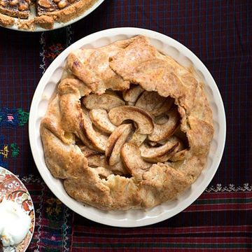 spiced apple pie with cheddar crust