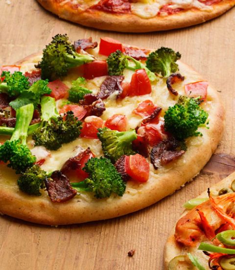 cheesy bacon broccoli pizza