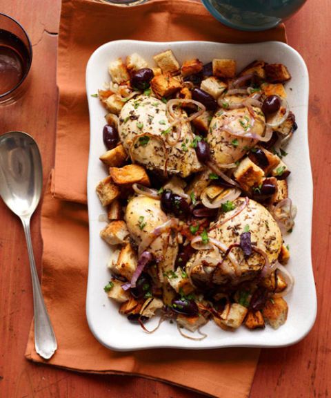 chicken on croutons with olives and onions