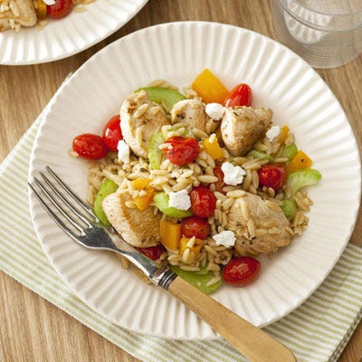 Salata caldă de pui Orzo salată orzo salată de pui caldă