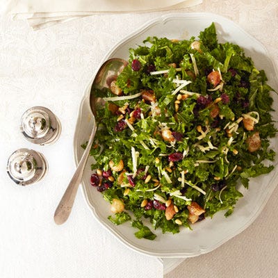 Salata de Kale cu ceapă glazură și Cheddar salata de kale cu ceapa si cheddar