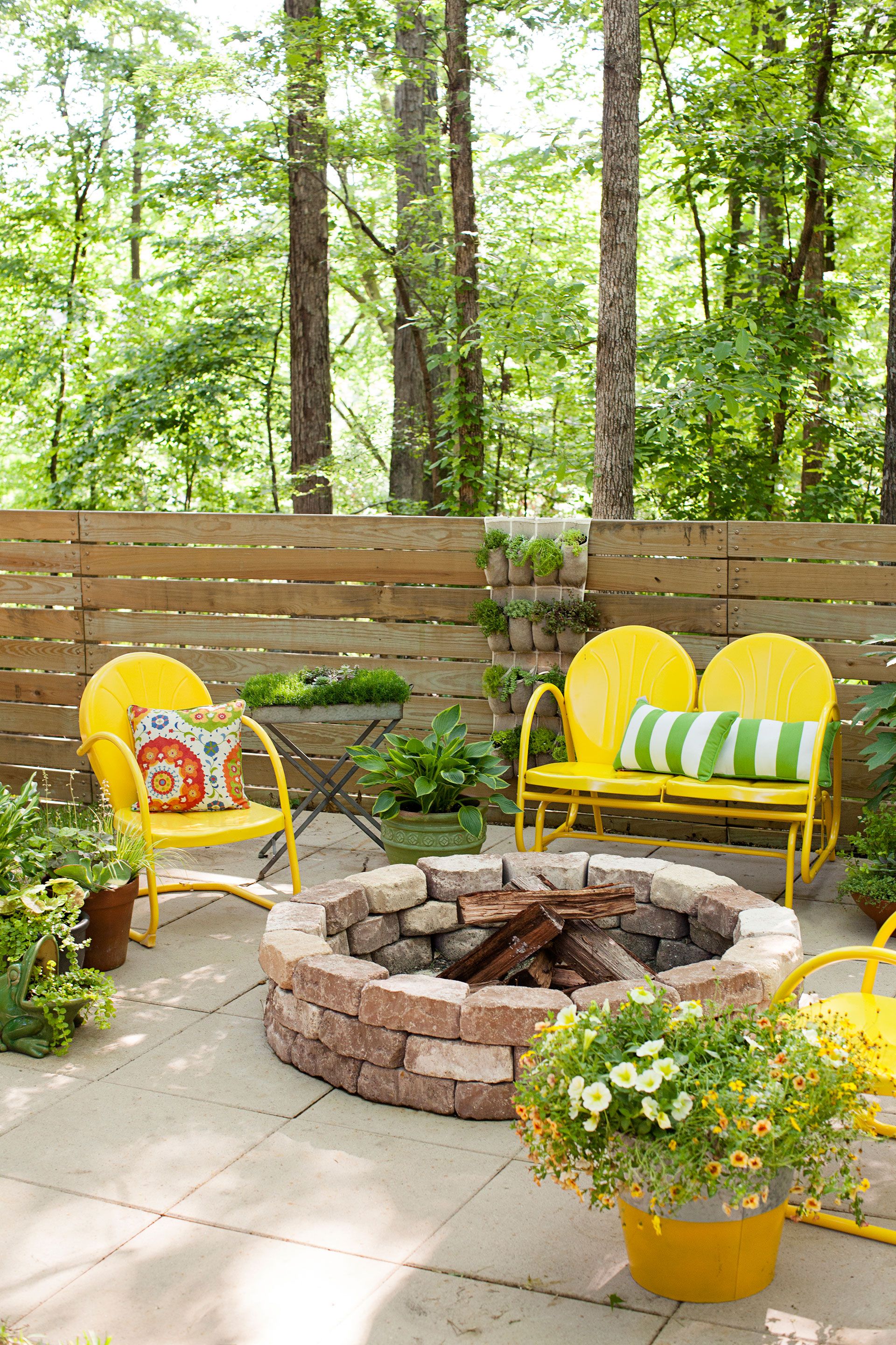 20 Backyard Decorating Ideas   Easy Backyard DIY Projects & Tips