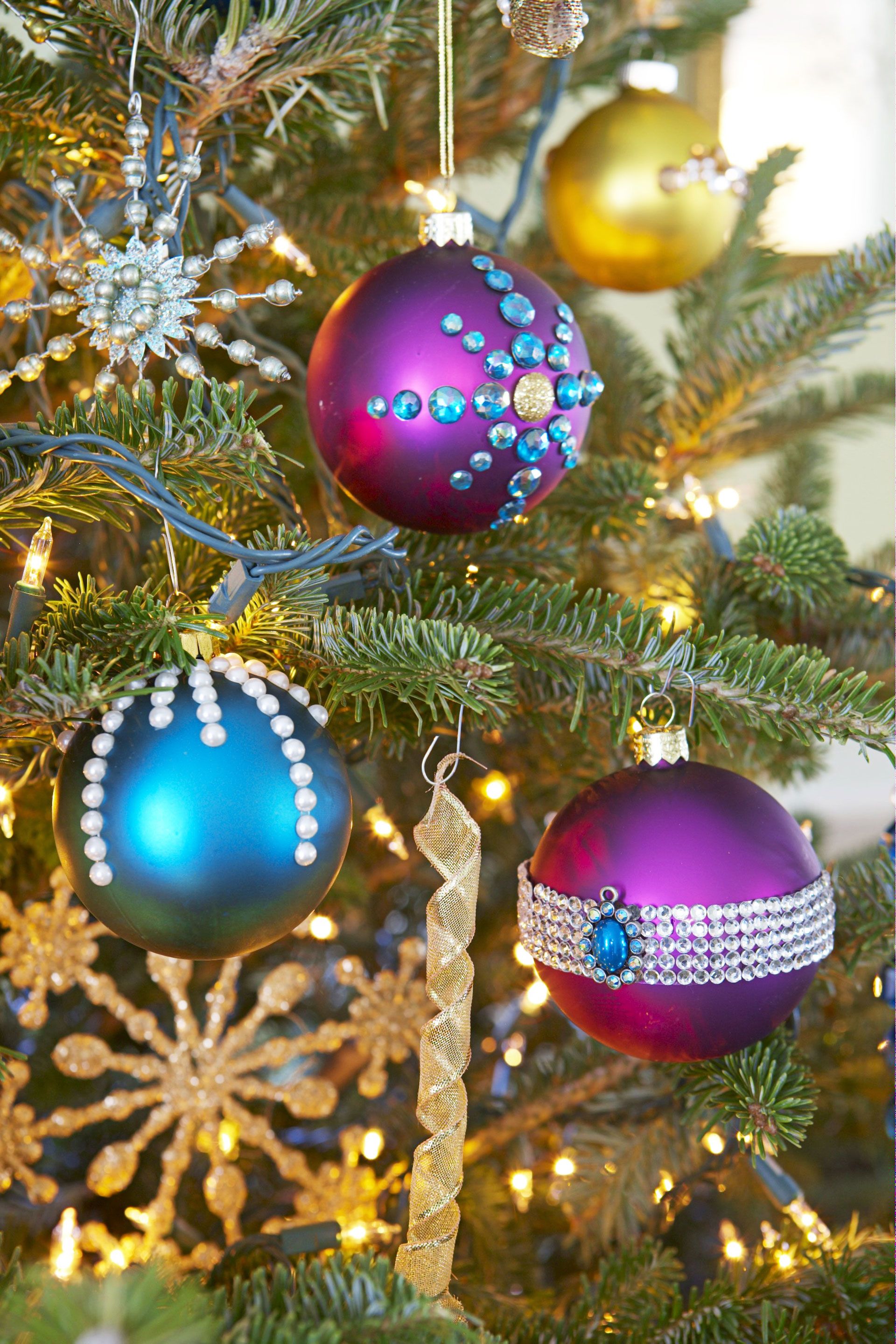 ornaments on the christmas tree