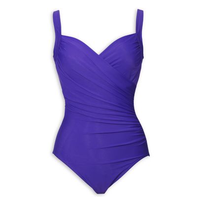 How To Buy A Slimming Swimsuit - Bathing Suit Buying Tips