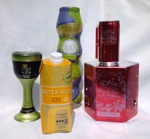 Liquide, Produit, Brun, Bouteille, Fluide, Bouchon de bouteille, Logo, Magenta, Bouteille en verre, Teintes et nuances,