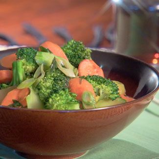 Food, Serveware, Ingredient, Broccoli, Dishware, Tableware, Leaf vegetable, Produce, Bowl, Vegetable, 
