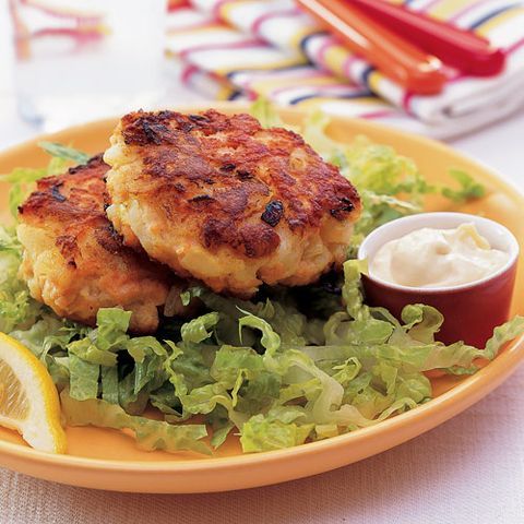 salmon cakes with soy ginger mayonnaise