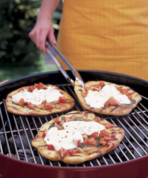 pesto and mozzarella pizzas