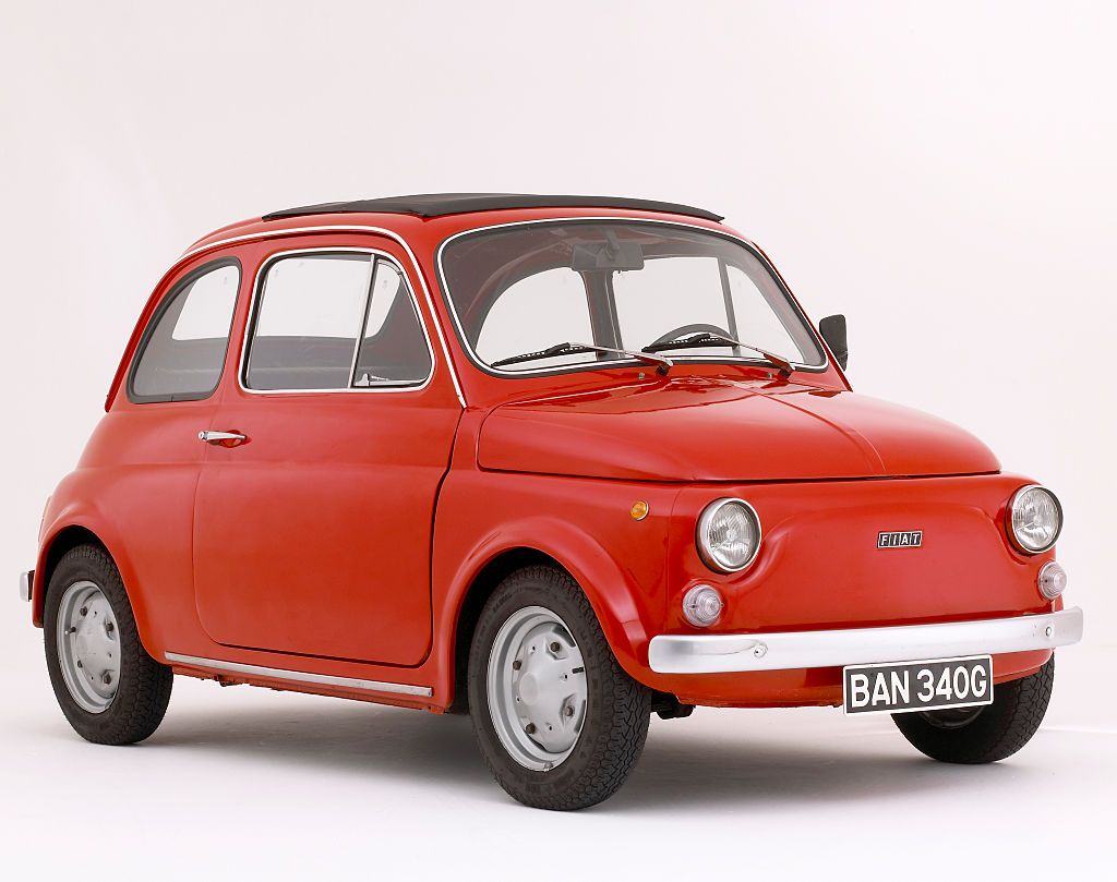 Auguri Fiat 500! 60 anni e non sentirli: la storia di un'auto mitica