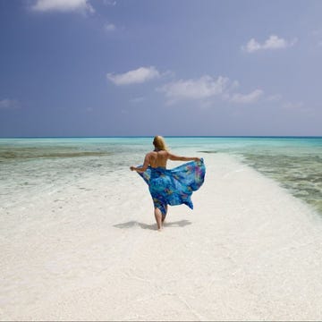 Blue, Coastal and oceanic landforms, Aqua, People on beach, Ocean, Summer, People in nature, Teal, Turquoise, Horizon, 