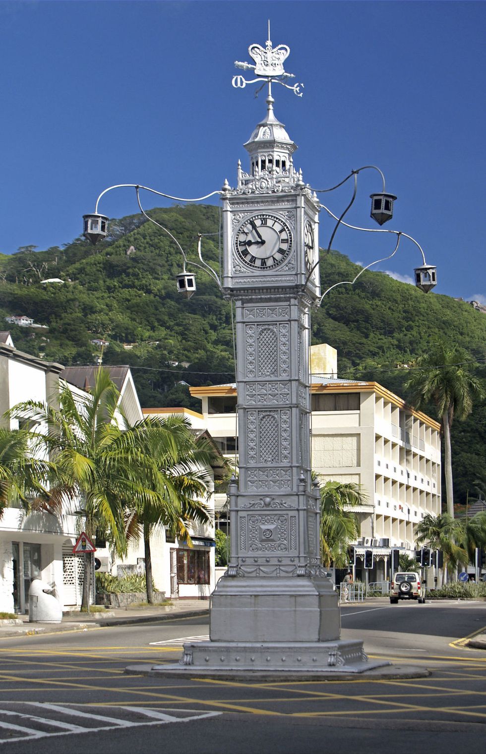 Town, Landmark, Clock tower, Pole, Street light, Electricity, Thoroughfare, Monument, Cross, Finial, 