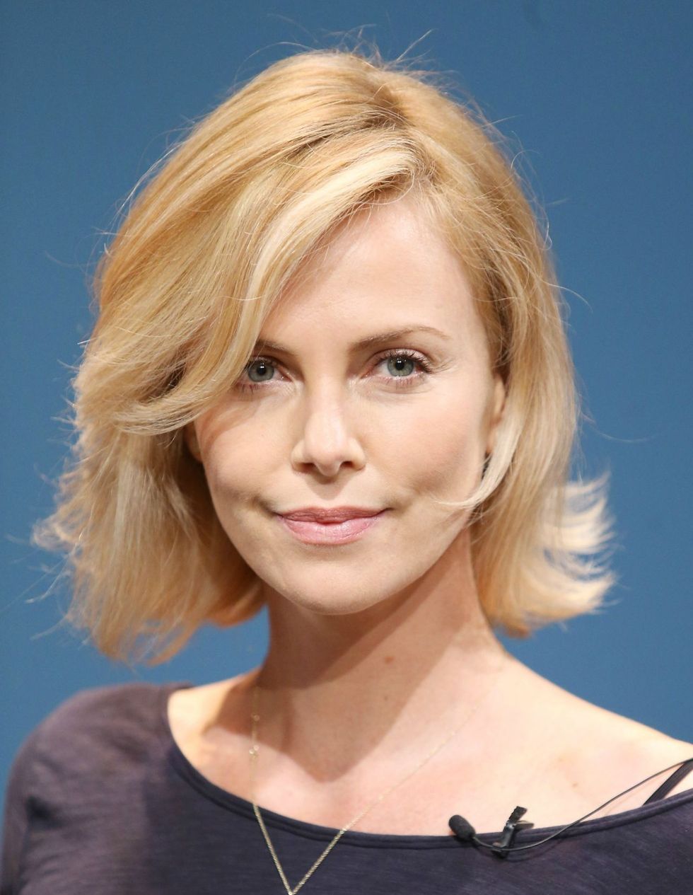 charlize theron beauty look