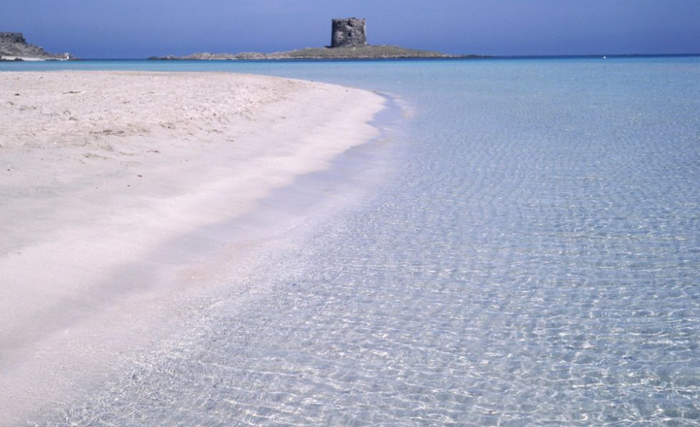 <p>La seconda scelta degli utenti di Tripadvisor cade ancora in Sardegna. Si va tutto a nord-ovest, dove Stintino (Sassari) offre lo spettacolo della spiaggia che vedete nella foto.</p>