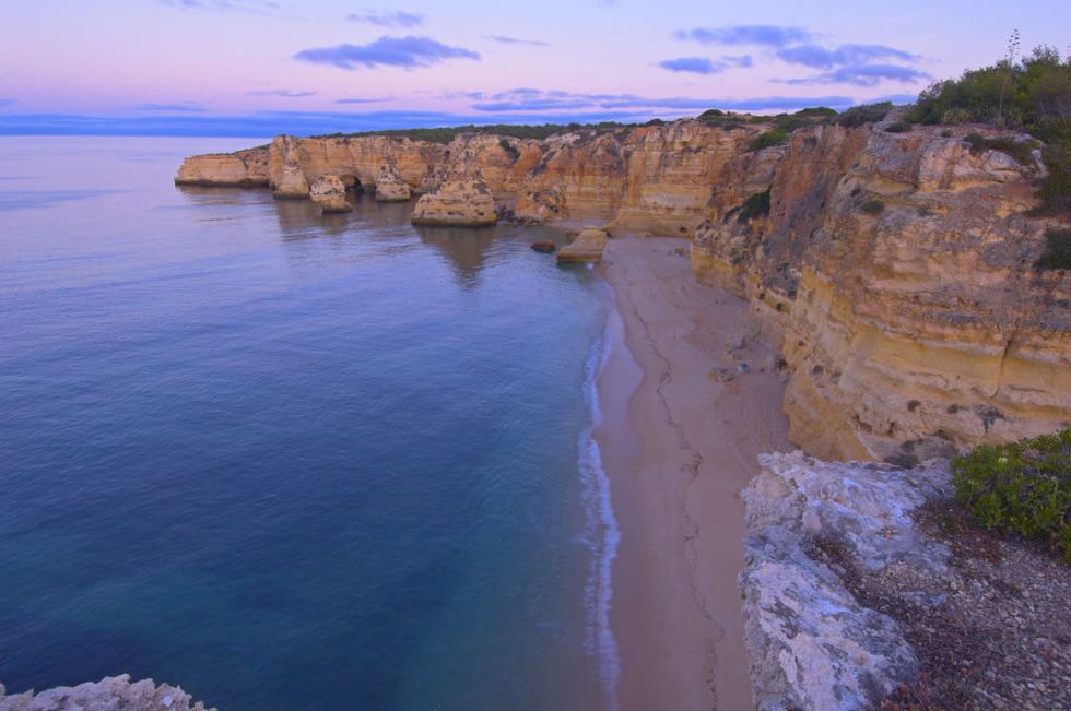 <p>Un classico del Portogallo: l'Algarve, dove questa è una delle spiagge più amate.</p>