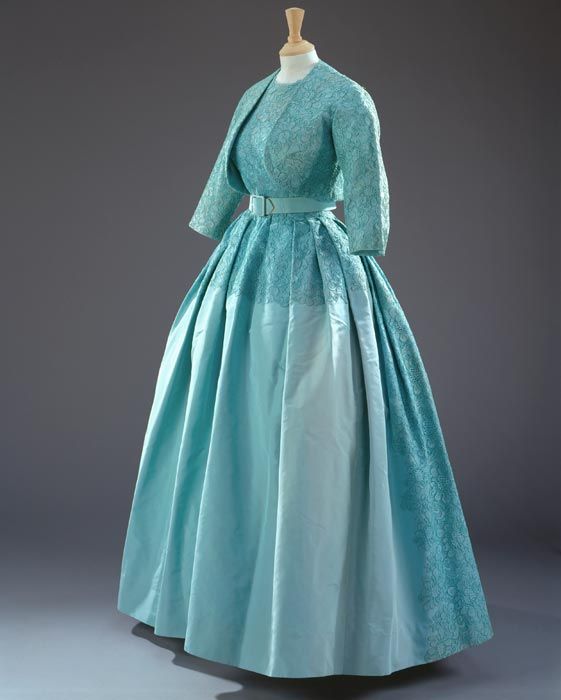 Clothing, Blue, Dress, Green, Sleeve, Textile, Teal, Gown, One-piece garment, Formal wear, 