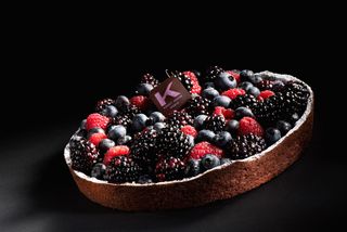 knam-Torta Fondo nero con frutti di bosco