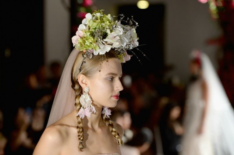 Sposa, 21 acconciature con accessori per capelli