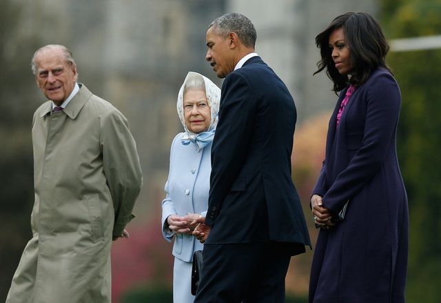 Obama impegnato in una visita agli alleati è stato raggiunto a Londra dalla First Lady per pranzare al castello di Windsor con Elisabetta II e il Principe Filippo.