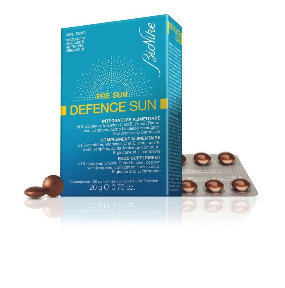 <p>Defence Sun Integratore Alimentare di Bionike contiene L-Carnosina, potente anti-age, oltre a betacarotene, vitamina C ed E, zinco, rame, licopene, acido Linoleico e beta glucano (26,50 euro, in farmacia).</p>