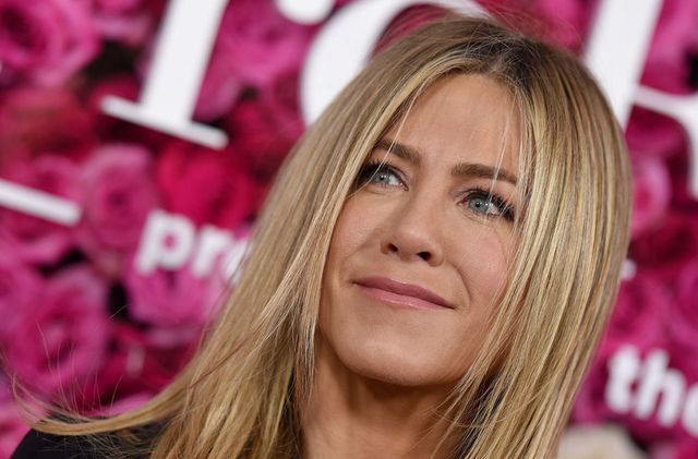 Jennifer Aniston a 47 anni è stata eletta donna più bella del mondo da People: ecco 20 immagini dell'attrice che dimostrano la sua metamorfosi, qui nel 2016