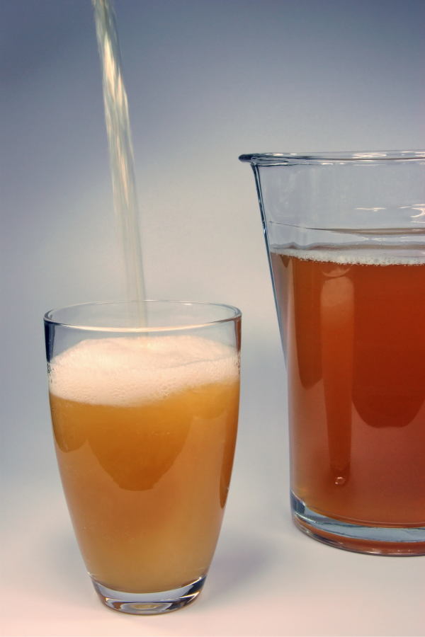 <p>Questo tè fermentato viene usato in Russia come rimedio segreto per restare in salute. «Questo perché contiene batteri buoni che aiutano a combattere le malattie»,  afferma il dottor Tasneem.</p><p><em>Suggerimento: comprane un po' e preparane una bottiglia da bere durante il giorno.</em></p>