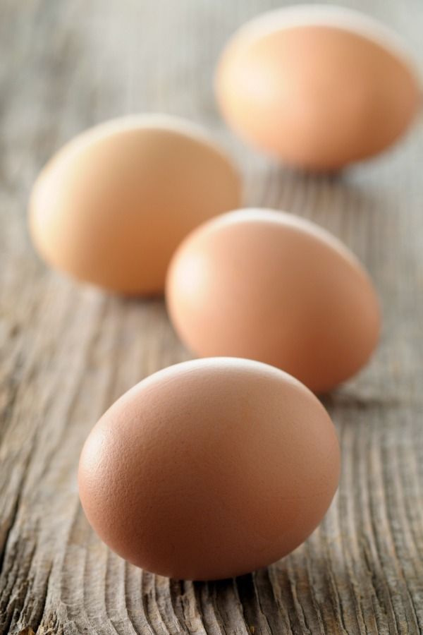 <p>Sono un vero supercibo, perché ricche di colina, un micronutriente essenziale. E aiutano la risposta anti-infiammatoria, spiega il dottor Tasneem.
</p><p><i></i>
</p><p><em>Suggerimento: metti due uova in acqua bollente e lasciale cuocere da 10 a 12 minuti. Portati le uova sode al lavoro come spuntino pomeridiano.</em></p>