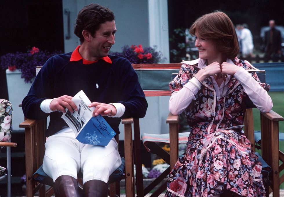 <p>Nel 1977, quando aveva 16 anni, durante una battuta di caccia Diana conobbe Carlo che allora frequentava sua sorella maggiore, Lady Sarah.</p>