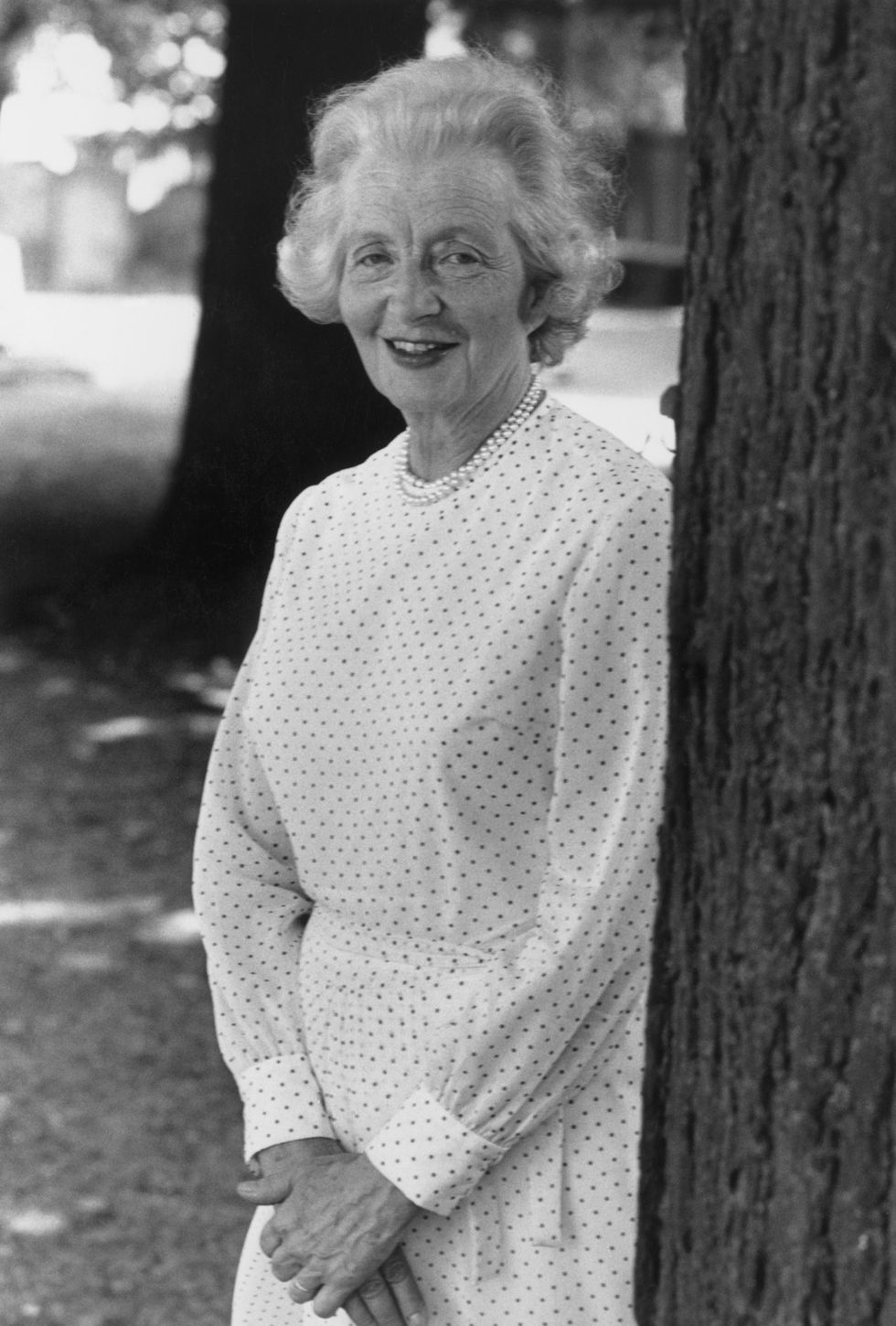 <p>La nonna di Diana, Ruth Fermoy, ha servito la famiglia reale per quasi 40 anni. Era un'amica fedele della regina Elisabetta e in molti sono convinti che le due abbiano incoraggiato il matrimonio dei loro nipoti.</p>