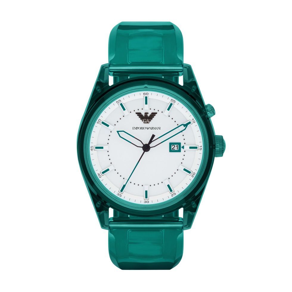 <p>Splash in un'acqua verde mare con indosso un orologio della nuova collezione estiva 2016 di Emporio Armani. Sportivo e colorato, in poliuretano, basta averlo al polso per sentirsi già in vacanza!</p>