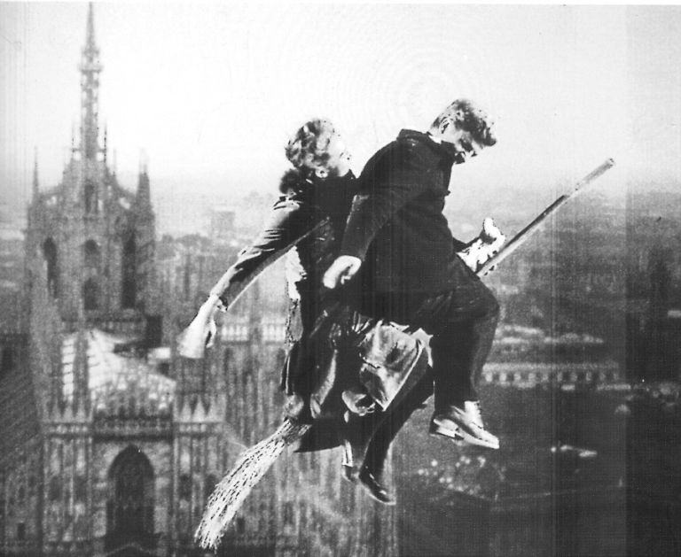 <p>Vittorio De Sica trionfa con il film in cui si sogna il mondo in cui «Buongiorno voglia davvero dire buongiorno», e in cui alla fine si vola su Milano come streghe sulle scope.</p>