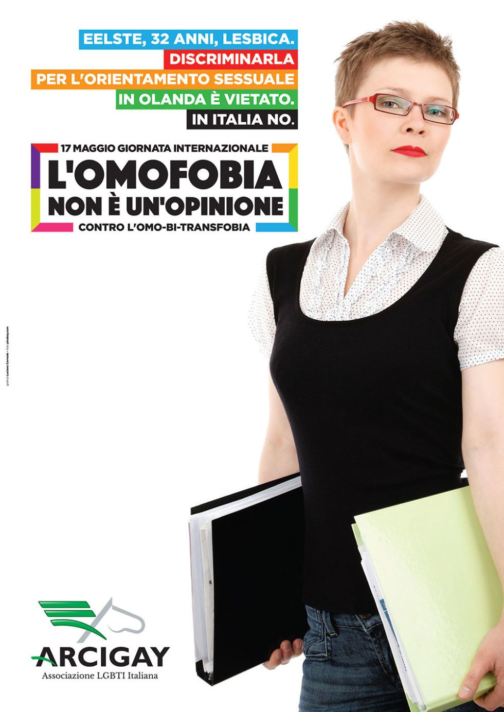 <p>L'<strong>Arcigay</strong> propone una campagna in cui si mette in evidenza l'assenza in Italia di una legislazione efficace a contrasto delle discriminazioni per orientamento sessuale e identità di genere, norme che nel resto d'Europa invece ci sono.</p><p>Protagonisti della campagna Arcigay per il 17 maggio sono quattro persone lgbt (lesbiche, gay, bisessuali, transessuali) che vivono in altrettanti Paesi europei - Spagna, Olanda, Germania e Francia – in cui omofobia, bifobia e transfobia sono reati puniti dalla legge.</p>