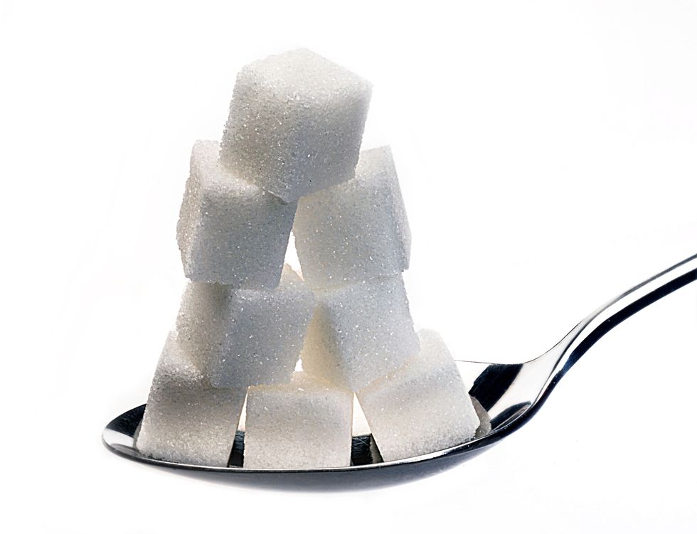 <p>Se sei a dieta, e quindi riduci l'apporto di carboidrati, ma ti aspetta una giornata faticosa assumi comunque degli zuccheri. In caso di carenza infatti il rischio di emicrania è dietro l'angolo. </p>