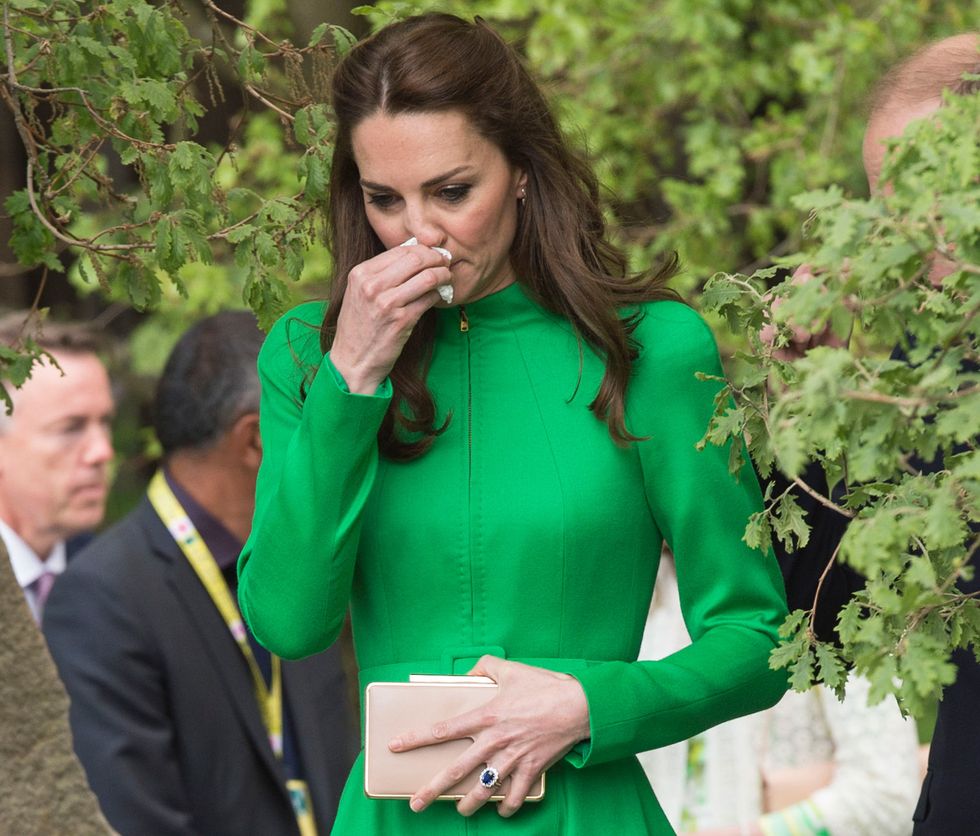 La duchessa Catherine di Cambridge e il principe William visitano il Chelsea Flower Show per ammirare il fiore dedicato alla principessa Charlotte.