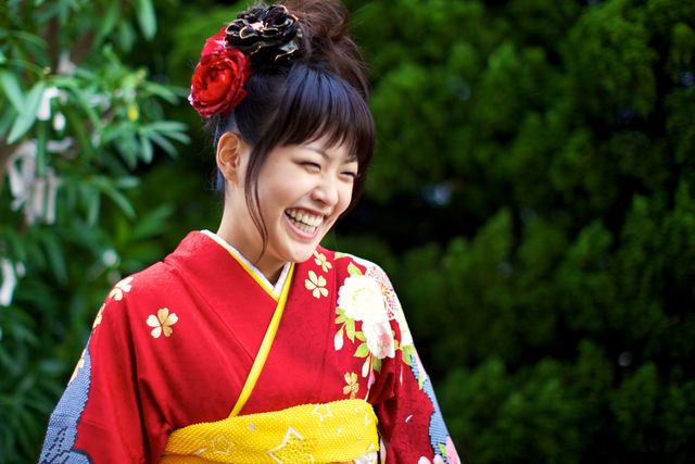 Hairstyle, Tradition, Costume, Headgear, Headpiece, Temple, Kimono, Hair accessory, Shimada, Sakko, 
