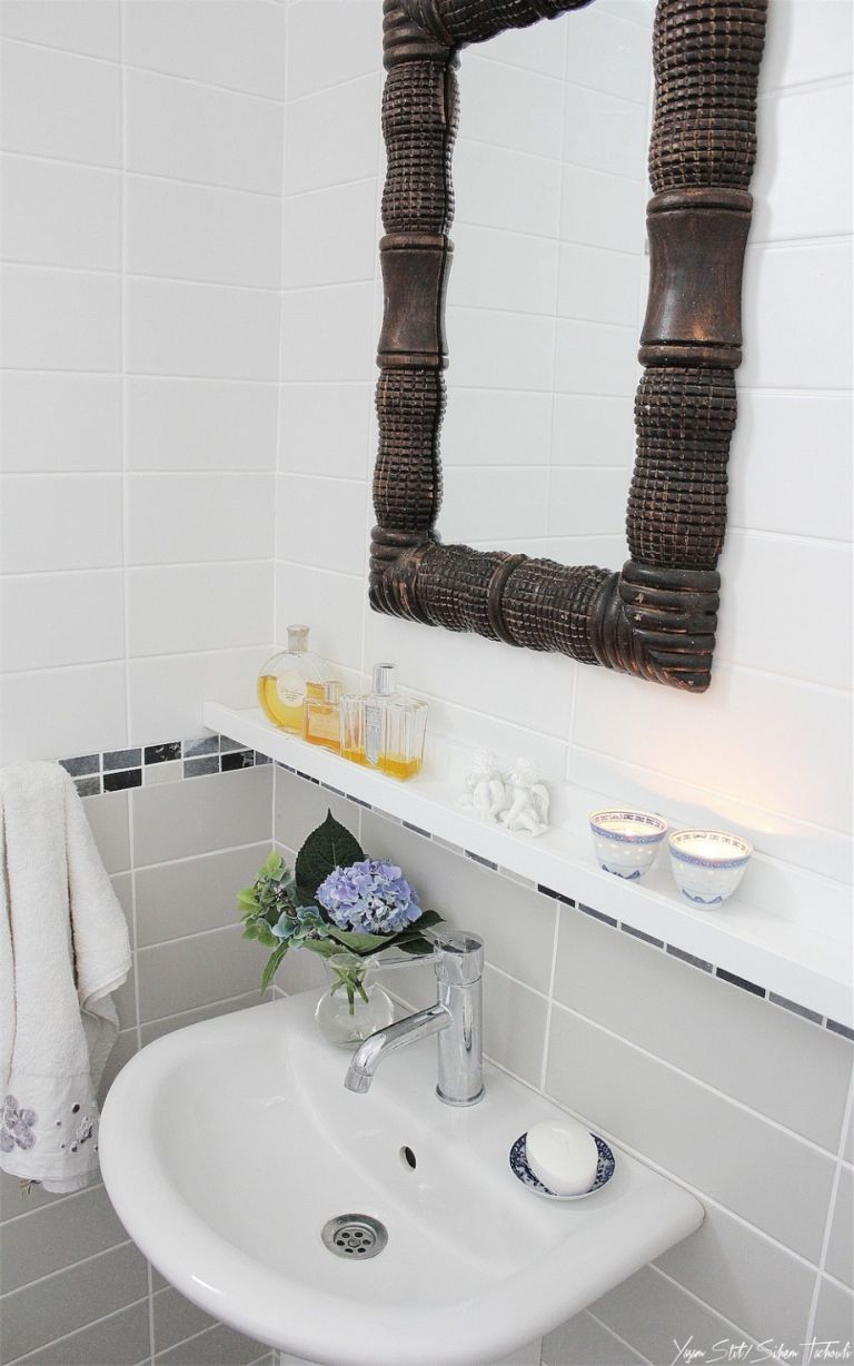 Blue, Plumbing fixture, Bathroom sink, Property, Room, Wall, White, Interior design, Tile, Purple, 