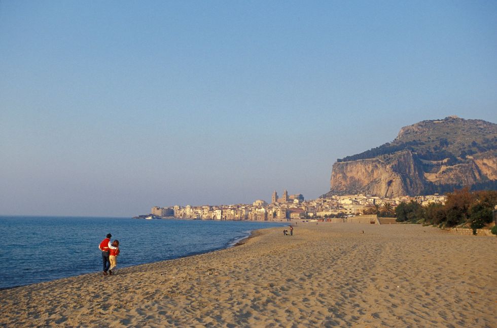 <p>Fanalino di coda della top ten è la<strong> Sicilia</strong> con 6 bandiere, ma una puntatina sull'isola è assolutamente da fare. Per un tuffo, oltre che nel bellissimo mare, anche nell'arte e nella storia.</p>