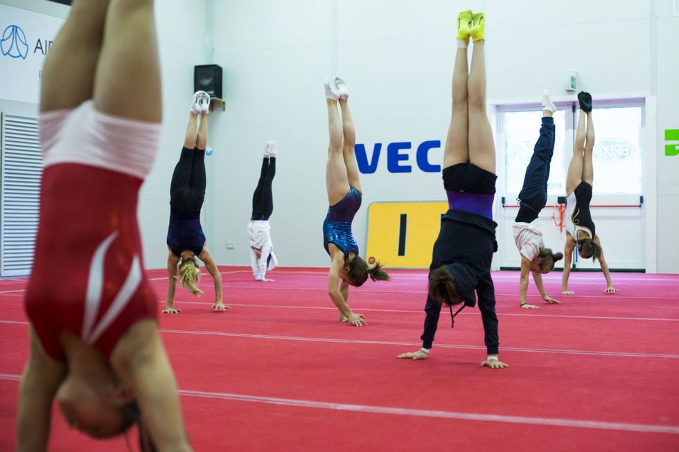 Giorgia Villa e le altre allieve dell'accademia internazionale di ginnastica artistica di Brescia si preparano alle Olimpiadi del futuro