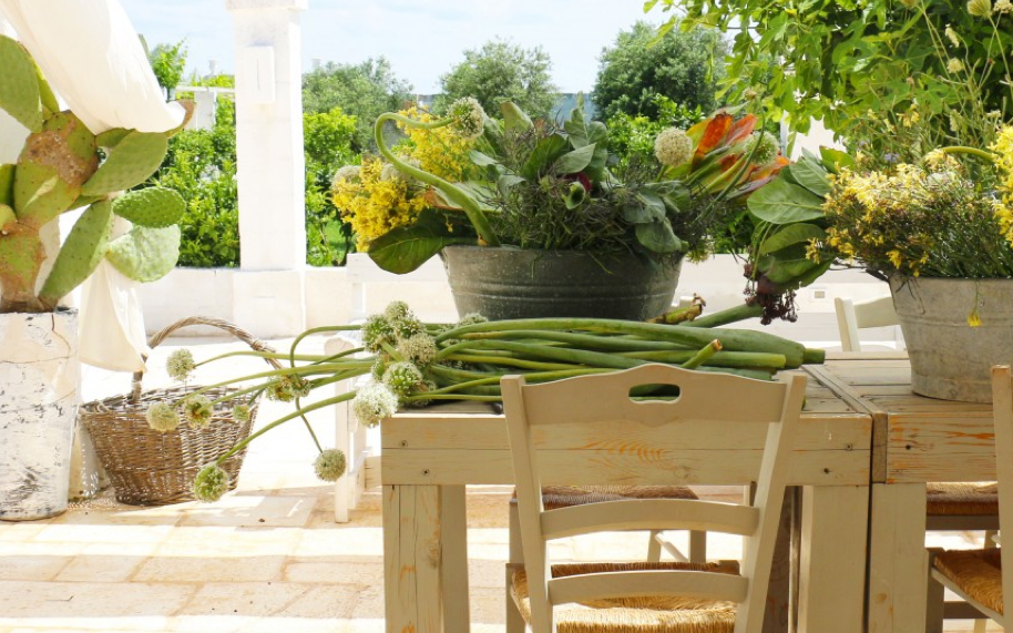 Ingredient, Interior design, Herb, Wicker, Basket, Outdoor table, Flowerpot, Annual plant, Vase, Produce, 