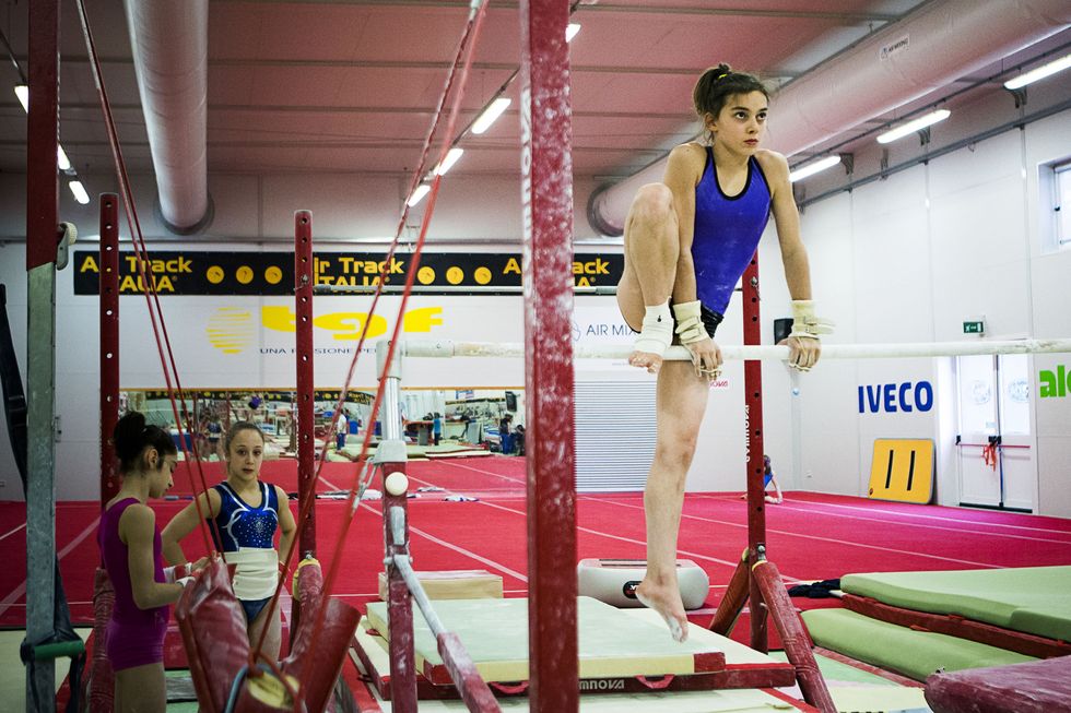 Giorgia Villa e le altre allieve dell'accademia internazionale di ginnastica artistica di Brescia si preparano alle Olimpiadi del futuro