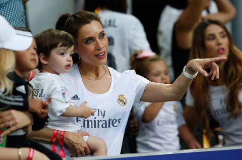 <p>Si torna in Spagna con occhi-di-ghiaccio Pilar Rubio, conduttrice iberica fidanzata dal 2012 con il difensore Sergio Ramos dal quale ha avuto due figli, Sergio e Marco.</p>